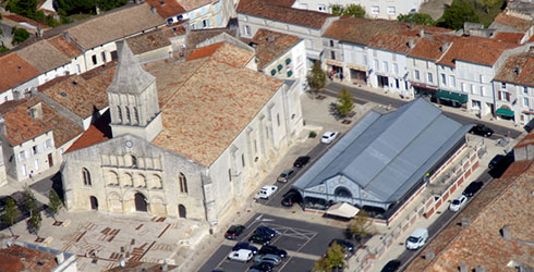 Église et marché couvert de Jonzac